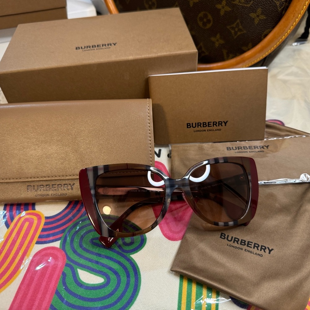 BURBERRY SUN Glasses